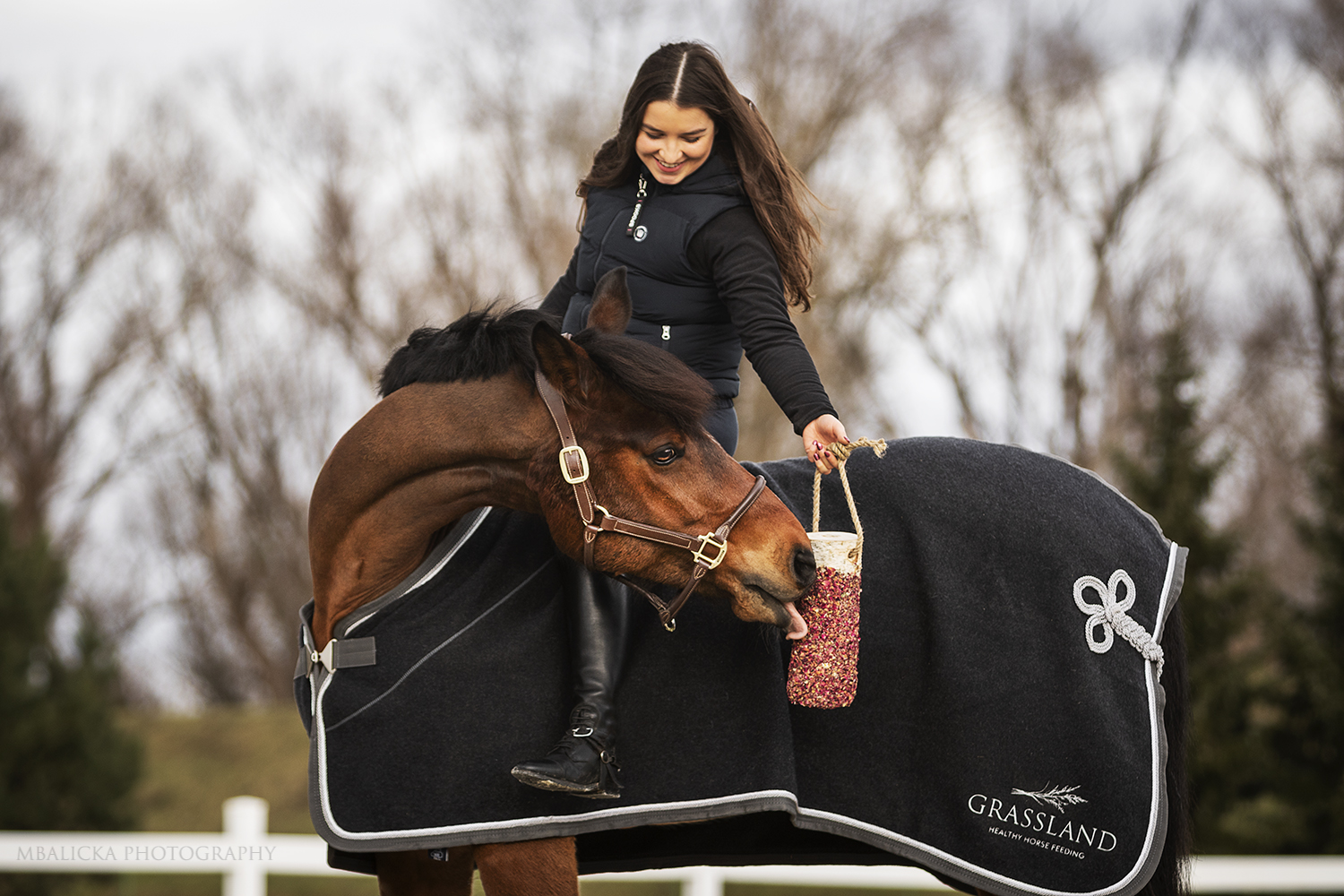 Gryzak dla koni Rose delight - obrazek 5